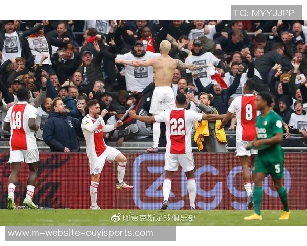 阿贾克斯主场迎战芬洛争夺荷甲联赛关键三分之战